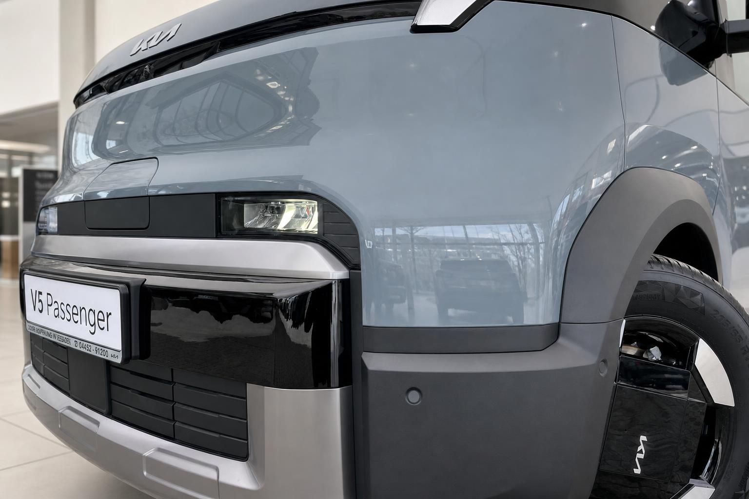 Kia V5 Passenger Frontpartie mit Scheinwerfer im Detail