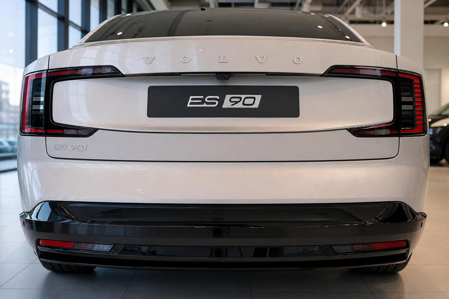 Volvo ES90 Heckansicht mit Kennzeichenhalter ES90