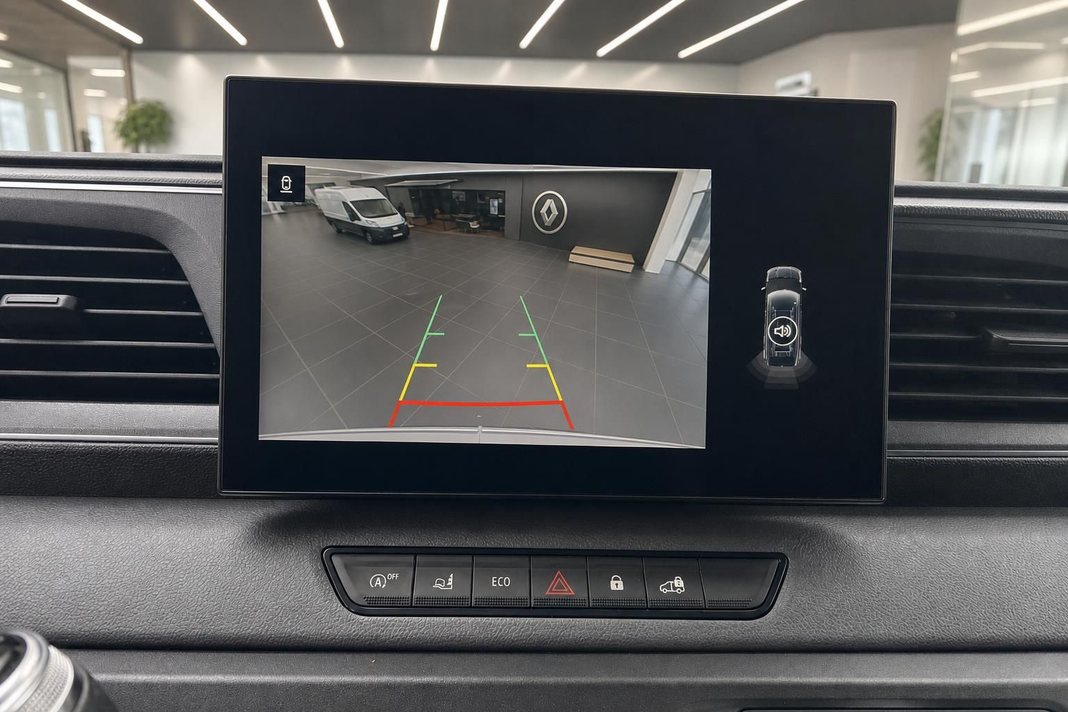 Fahrzeug-Rückfahrkamera Display mit Parklinien im Fahrzeug-Innenraum