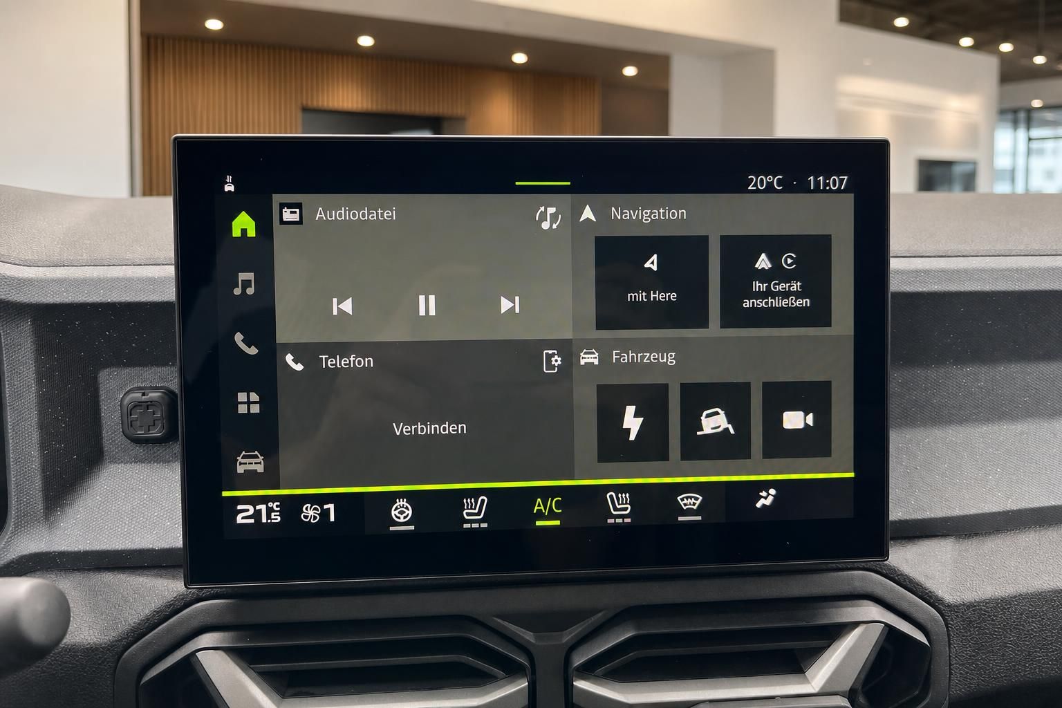Dacia Touchscreen-Infotainment-Display mit Navigation, Audio und Klimasteuerung