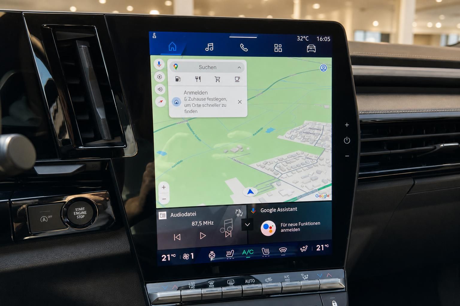 Renault Infotainment-Bildschirm mit Google Maps Navigation im Detail