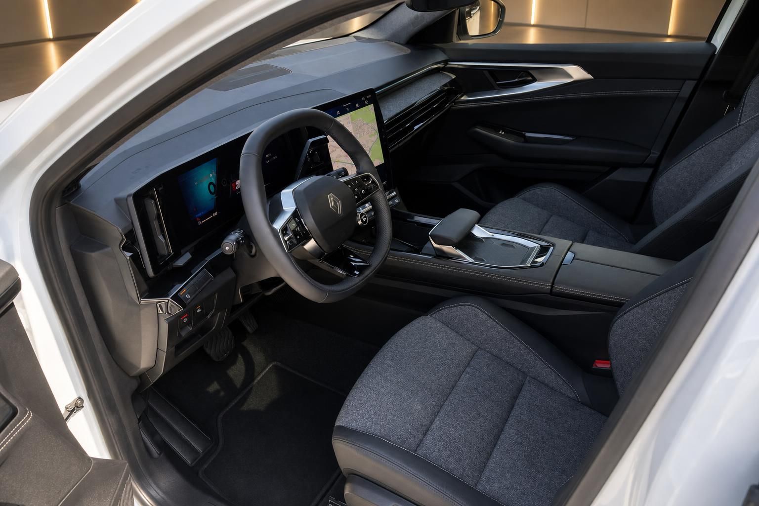Renault Austral Innenraum Fahrersitz und Armaturenbrett Detailansicht