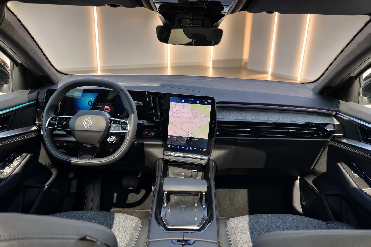 Renault Austral Innenraum mit Cockpit und Navigationsdisplay