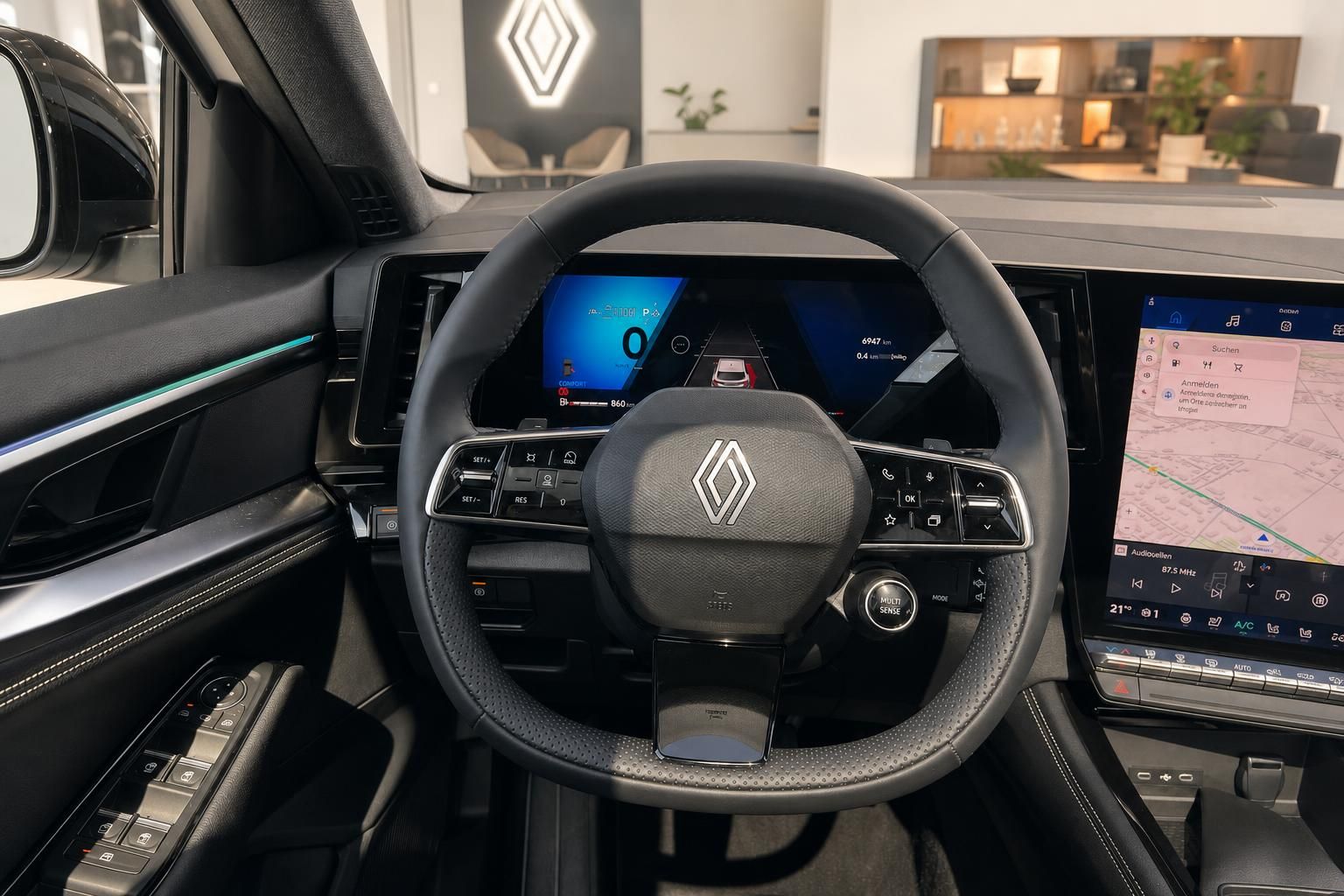 Renault Cockpit mit Multifunktionslenkrad und Digitaltacho im Detail