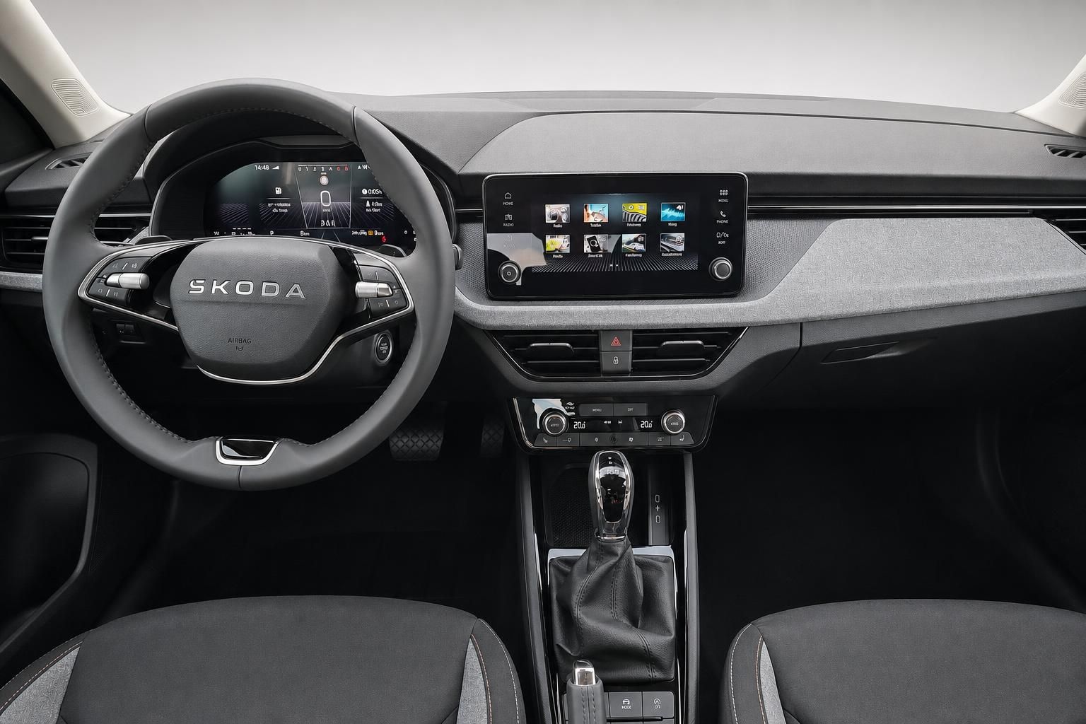 Skoda Cockpit mit Lenkrad, Digitaltacho und Infotainment-Display