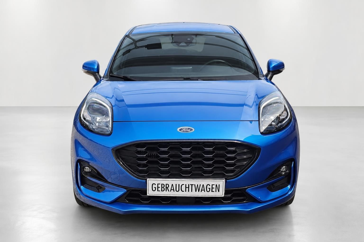Ford Puma blau Frontansicht mit Gebrauchtwagen-Kennzeichen