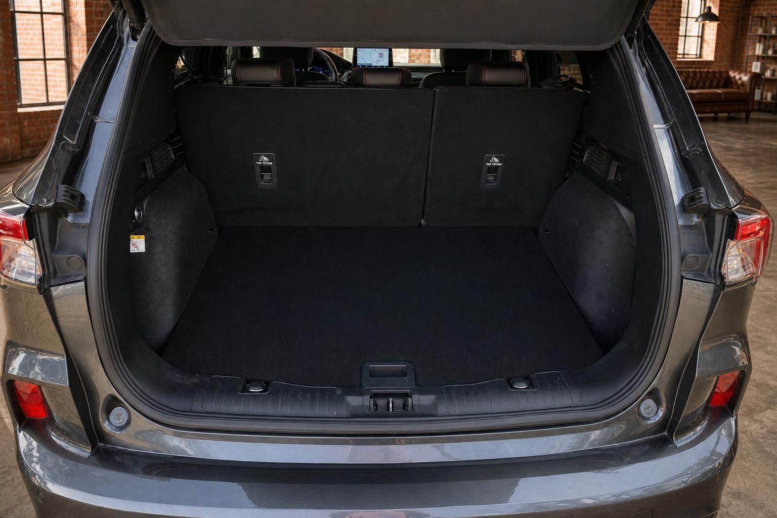 Ford Kuga Kofferraum mit umgeklappten Rücksitzen und viel Stauraum