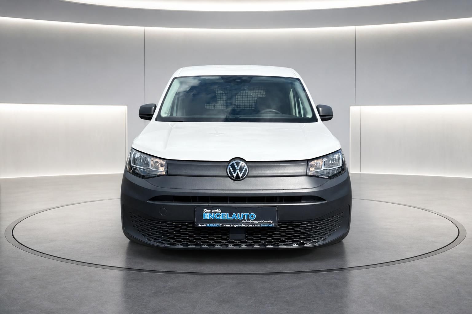 Volkswagen Caddy weiss Transporter Frontansicht mit VW-Logo und Scheinwerfern