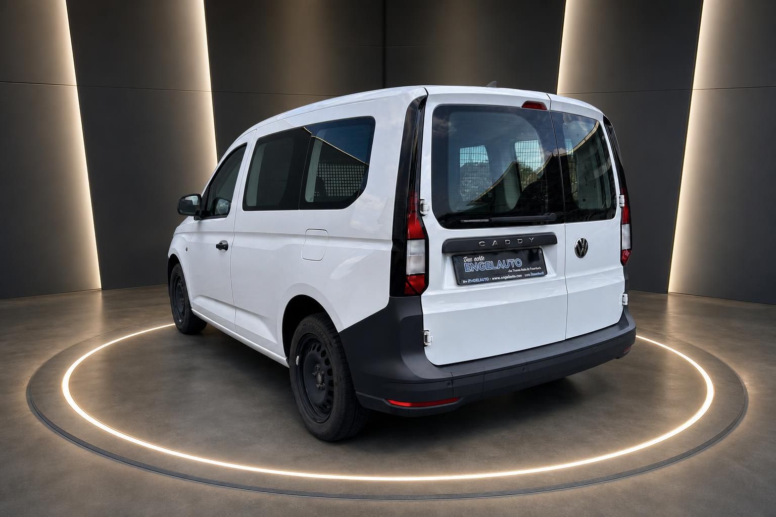 Volkswagen Caddy weiss Transporter Heckansicht mit Ruecklichtern und CADDY Schriftzug