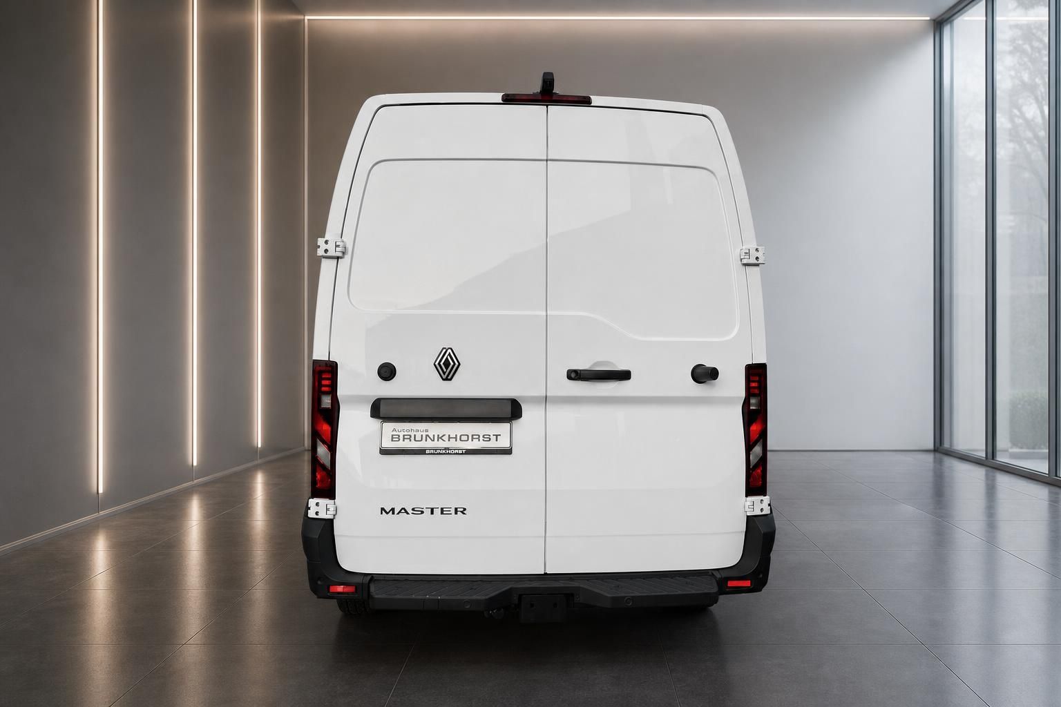 Renault Master Transporter von hinten mit geschlossenen Hecktüren und Kennzeichenhalter