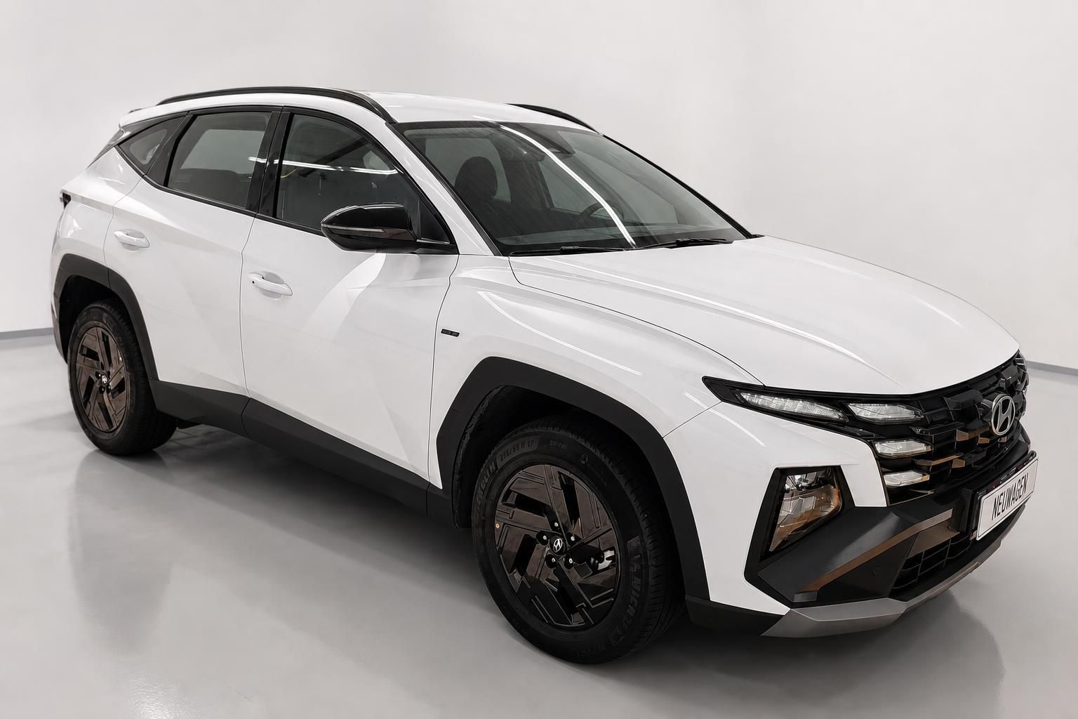 Hyundai Tucson Hybrid weiß Frontansicht schräg Neuwagen