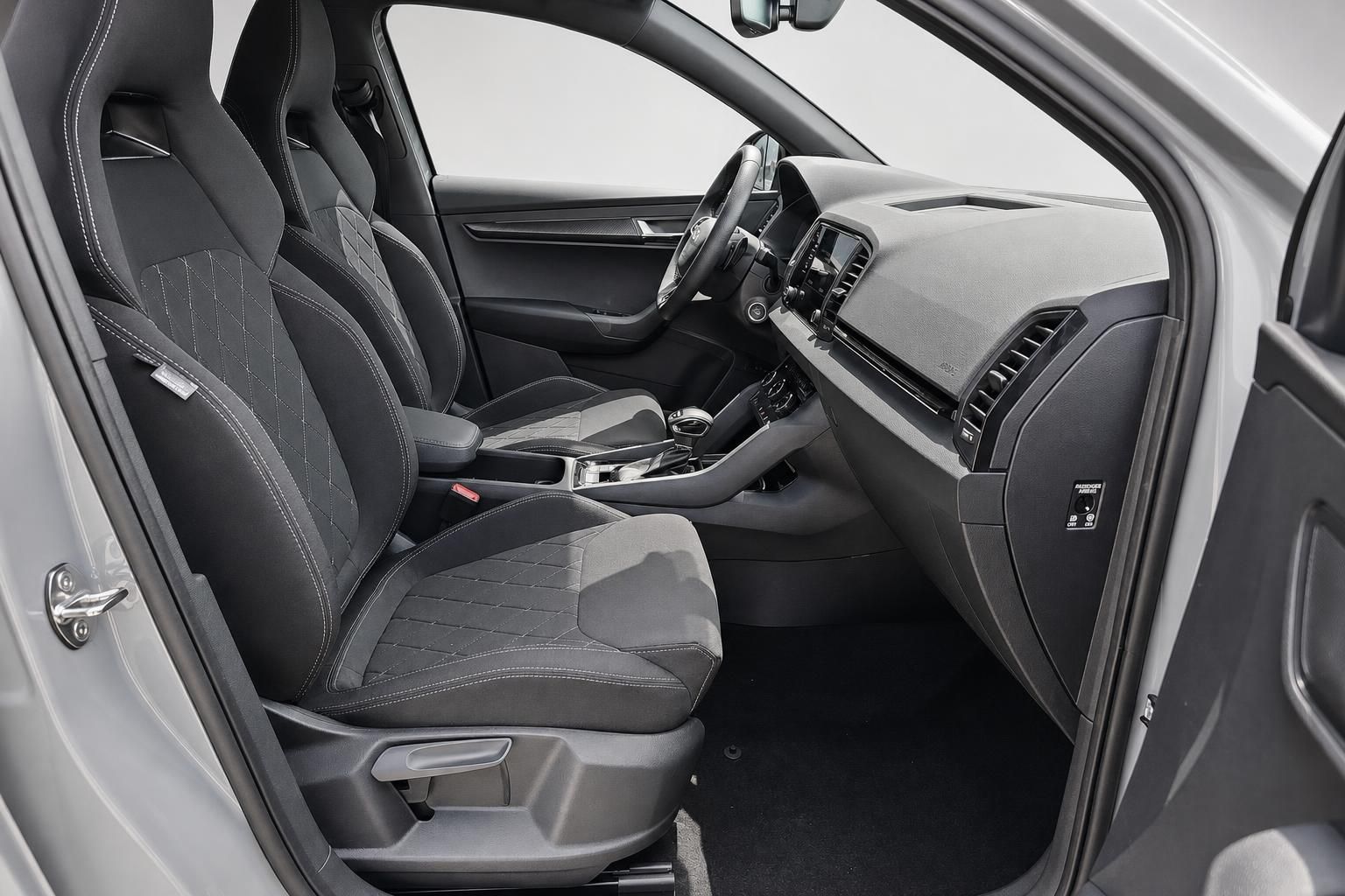 Skoda Innenraum Beifahrerseite Armaturenbrett und Sitze