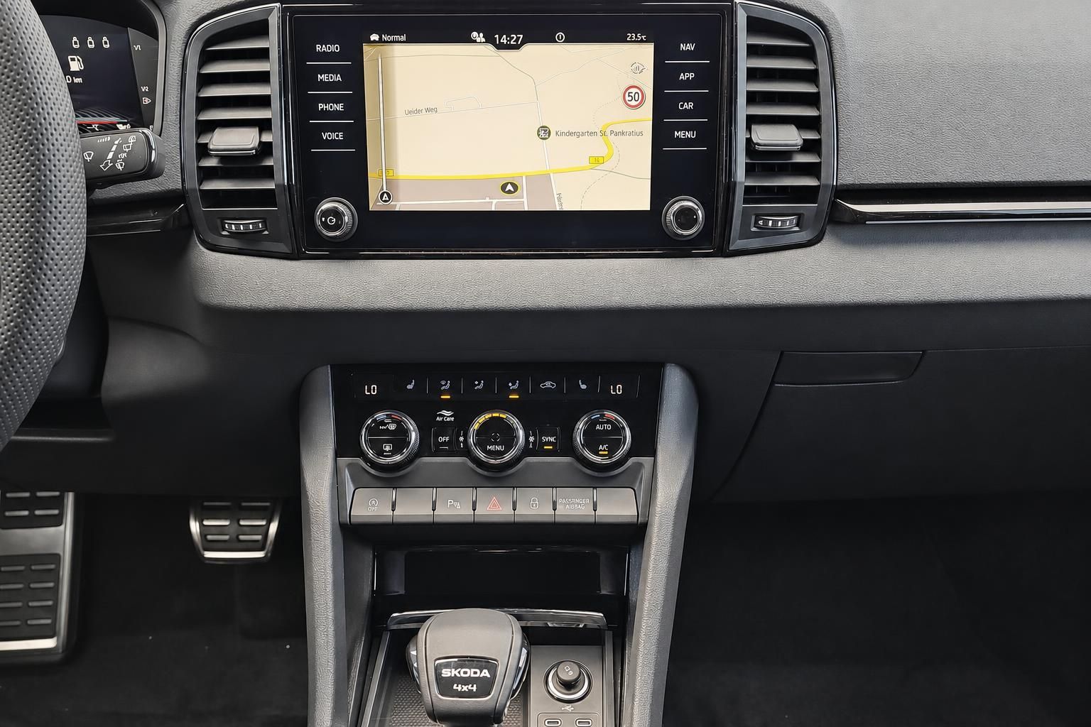 Skoda Mittelkonsole mit Navigation, Klimabedienung und 4x4 Schaltung