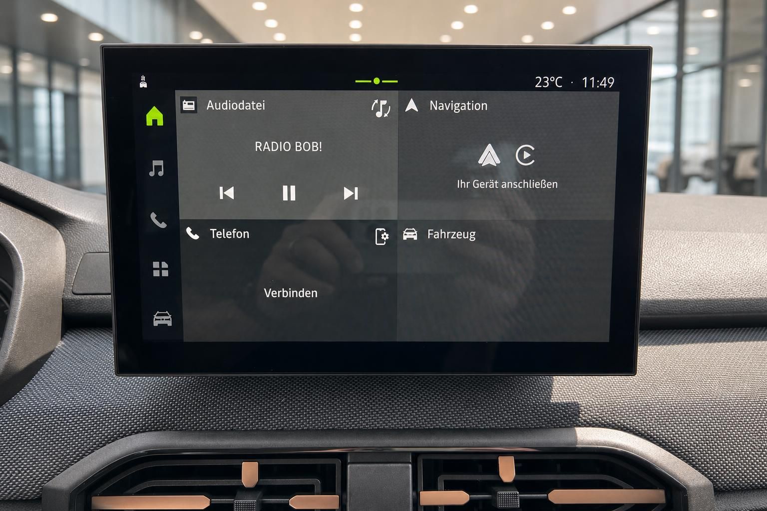Infotainment-Touchscreen mit Navigation im Fahrzeug