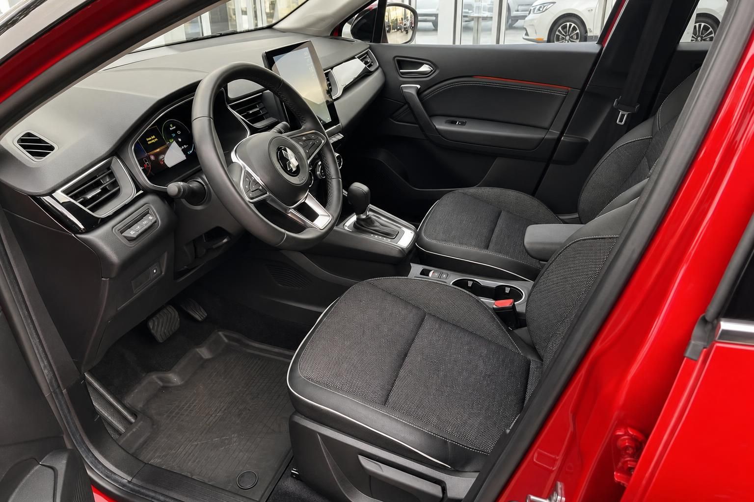 Renault Captur Innenraum Fahrersitz und Armaturenbrett