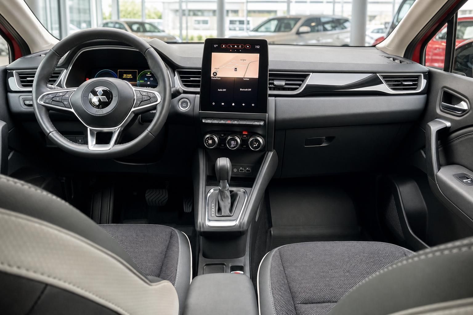 Renault Captur Cockpit mit Lenkrad und Touchscreen-Navigation