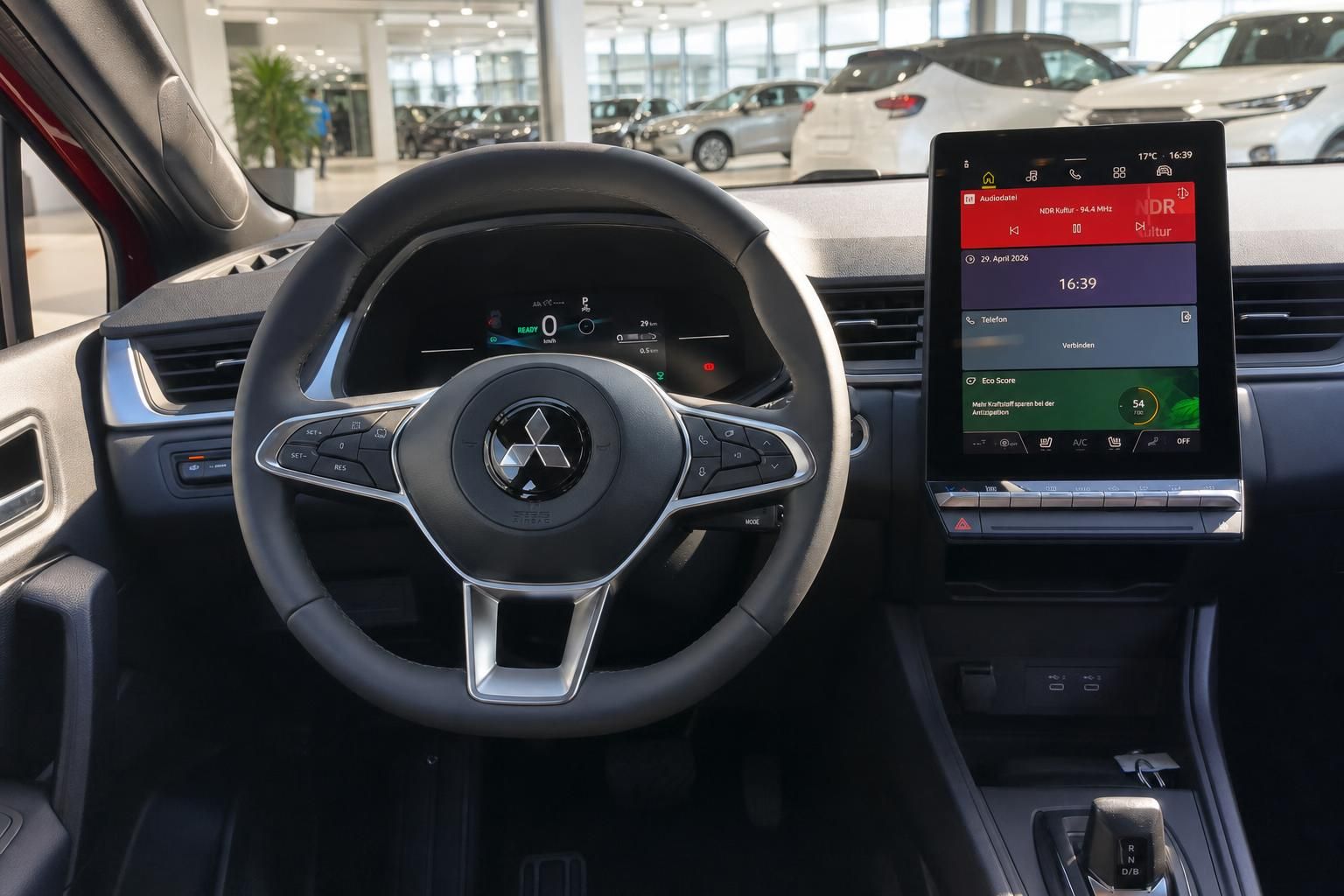 Cockpit mit Lenkrad und Touchscreen-Display - modernes Fahrzeuginterieur mit digitalen Anzeigen