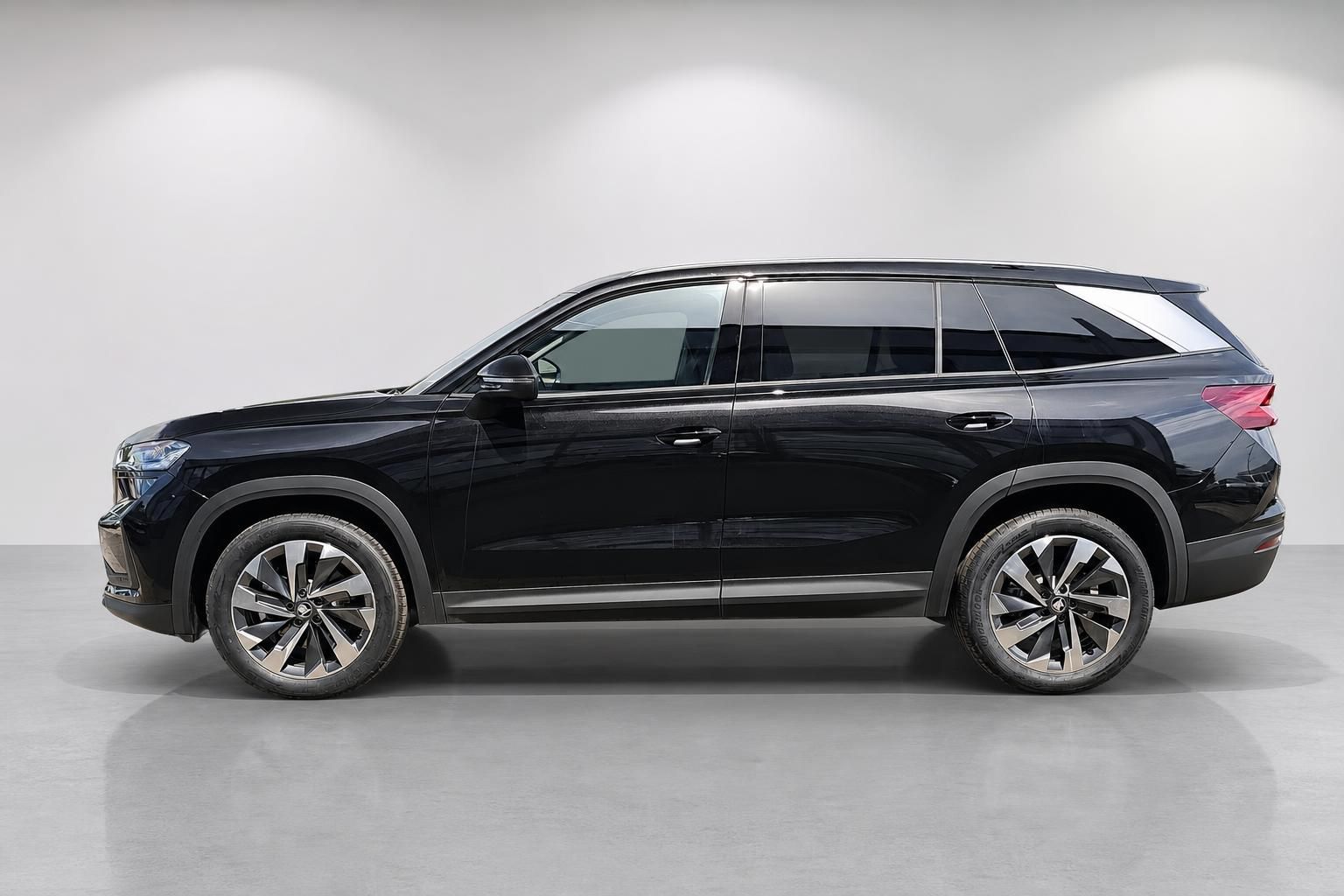 Skoda Kodiaq schwarz Seitenansicht SUV Neuwagen Studio