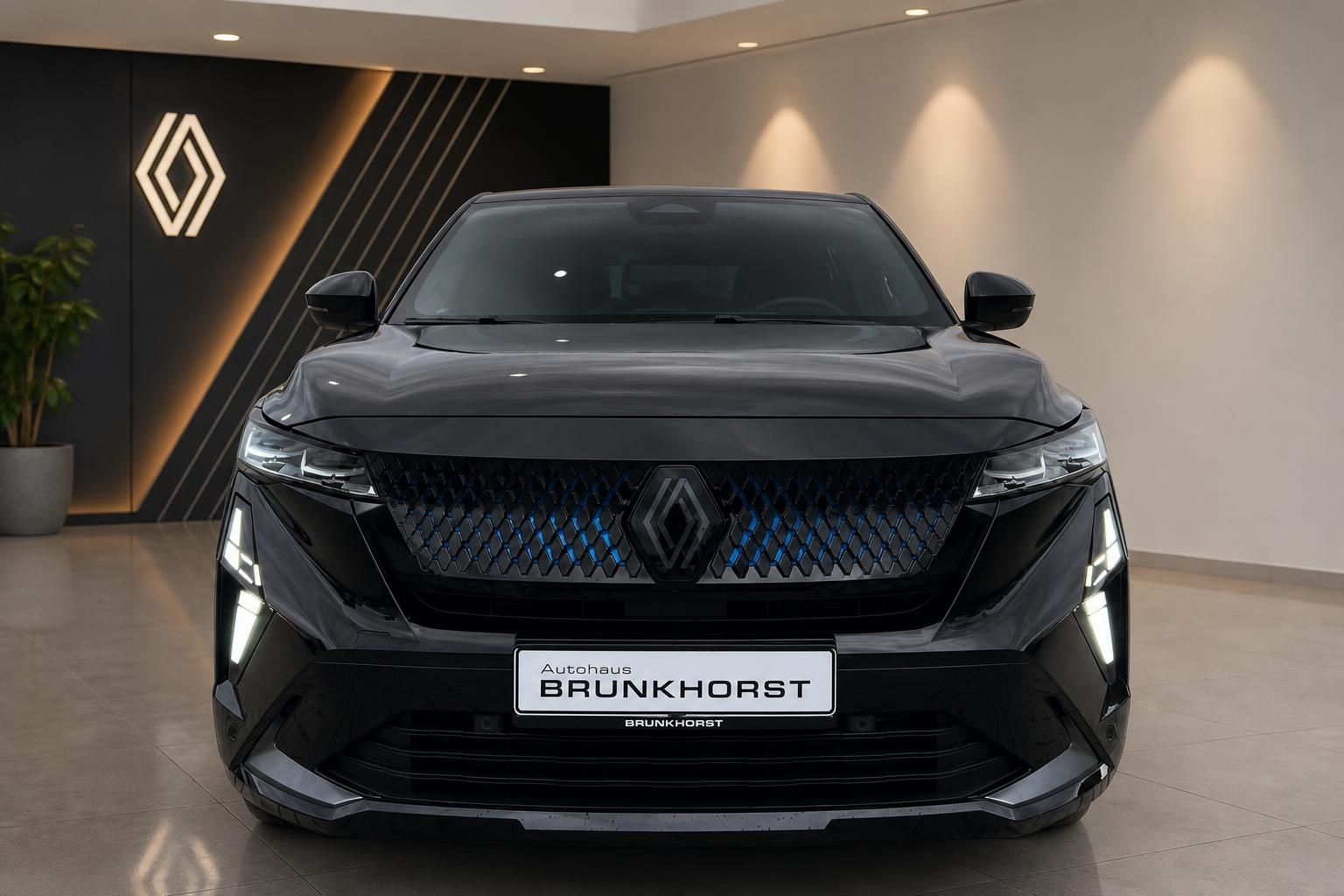 Renault Rafale schwarze Frontansicht im Autohaus Brunkhorst – SUV-Coupé mit blauer Kühlergrill-Beleuchtung