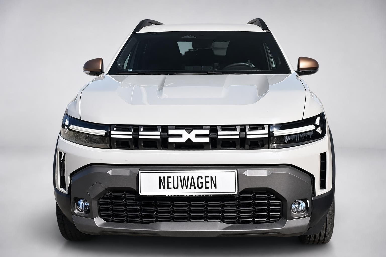 Dacia Duster Neuwagen Frontansicht weiß mit markantem Kühlergrill