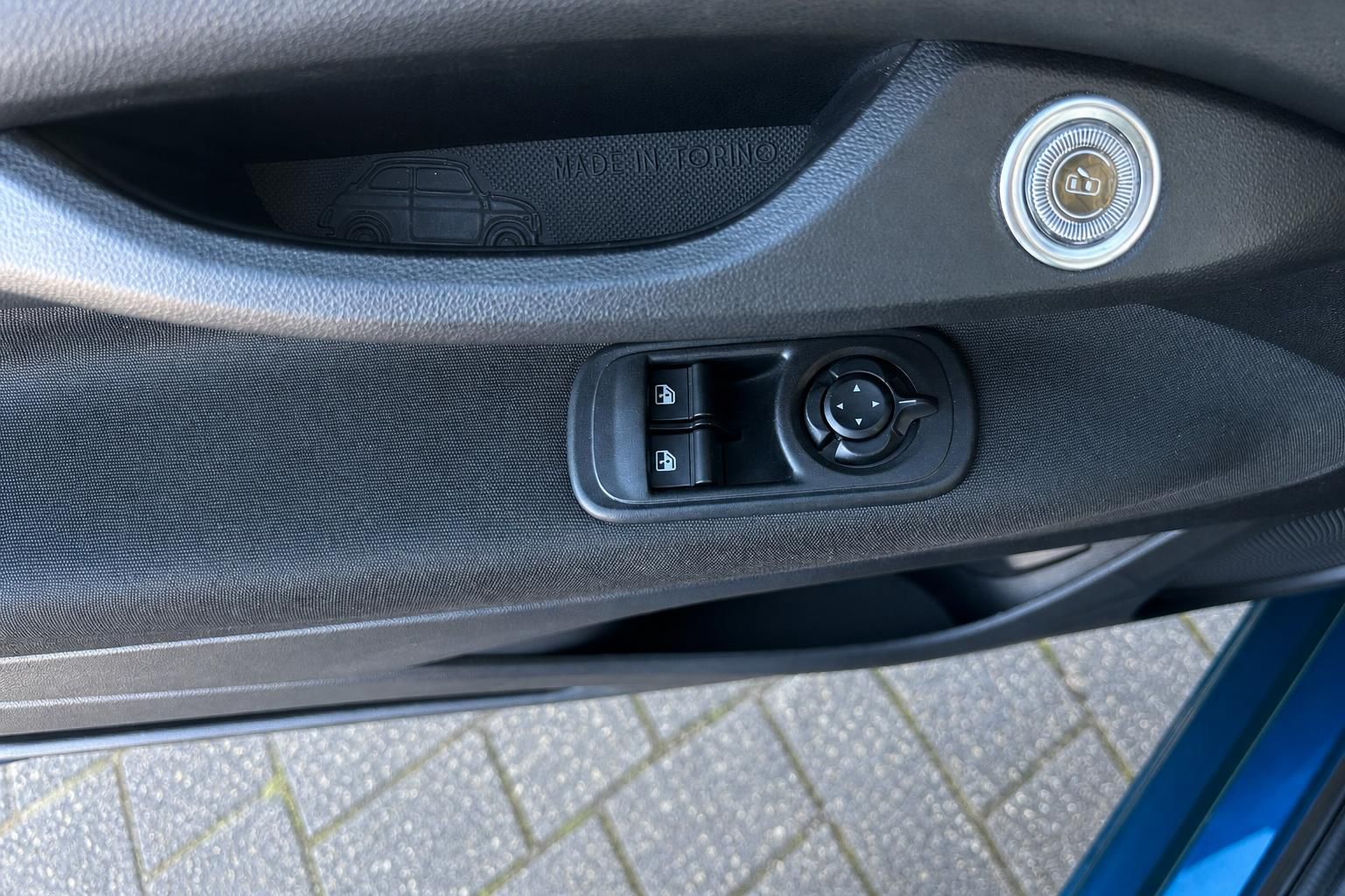 Auto Türverkleidung mit Fensterheber-Bedienung und Außenspiegelverstellung