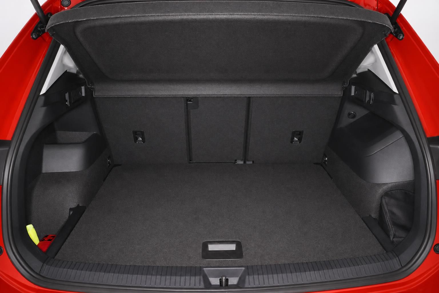 VW Tiguan Kofferraum: Großer Laderaum mit Gepäcknetz und Ablagen