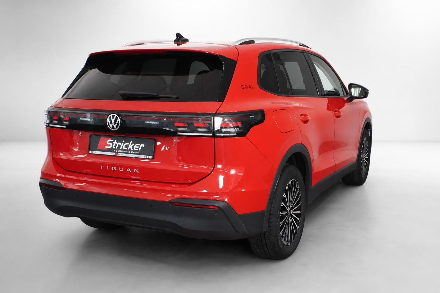 VW Tiguan in Rot, Heckansicht mit Modellschriftzug