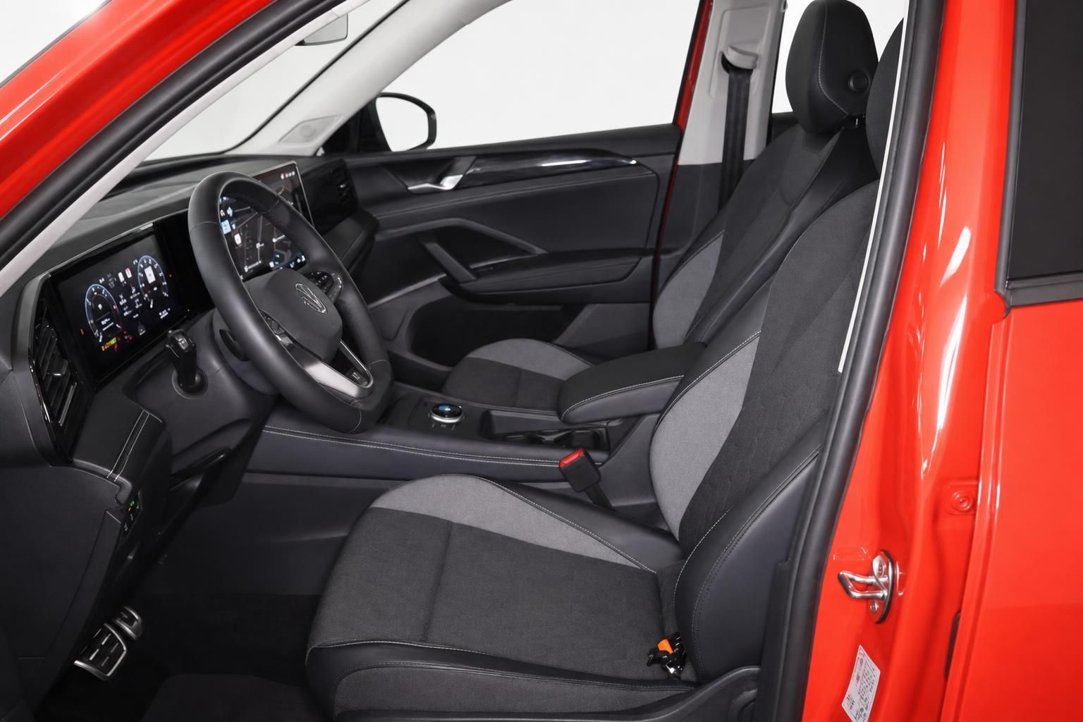 VW Tiguan Innenraum, Vordersitze und Cockpit im Detail
