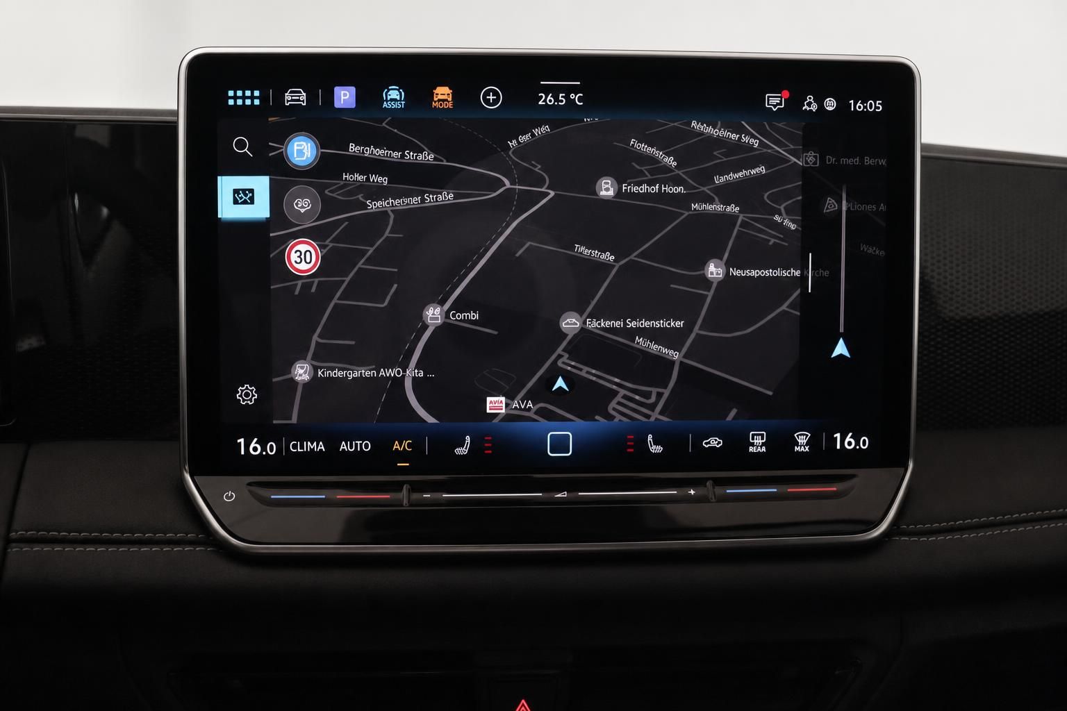 Navigationssystem mit Kartenansicht im Infotainment-Display des VW