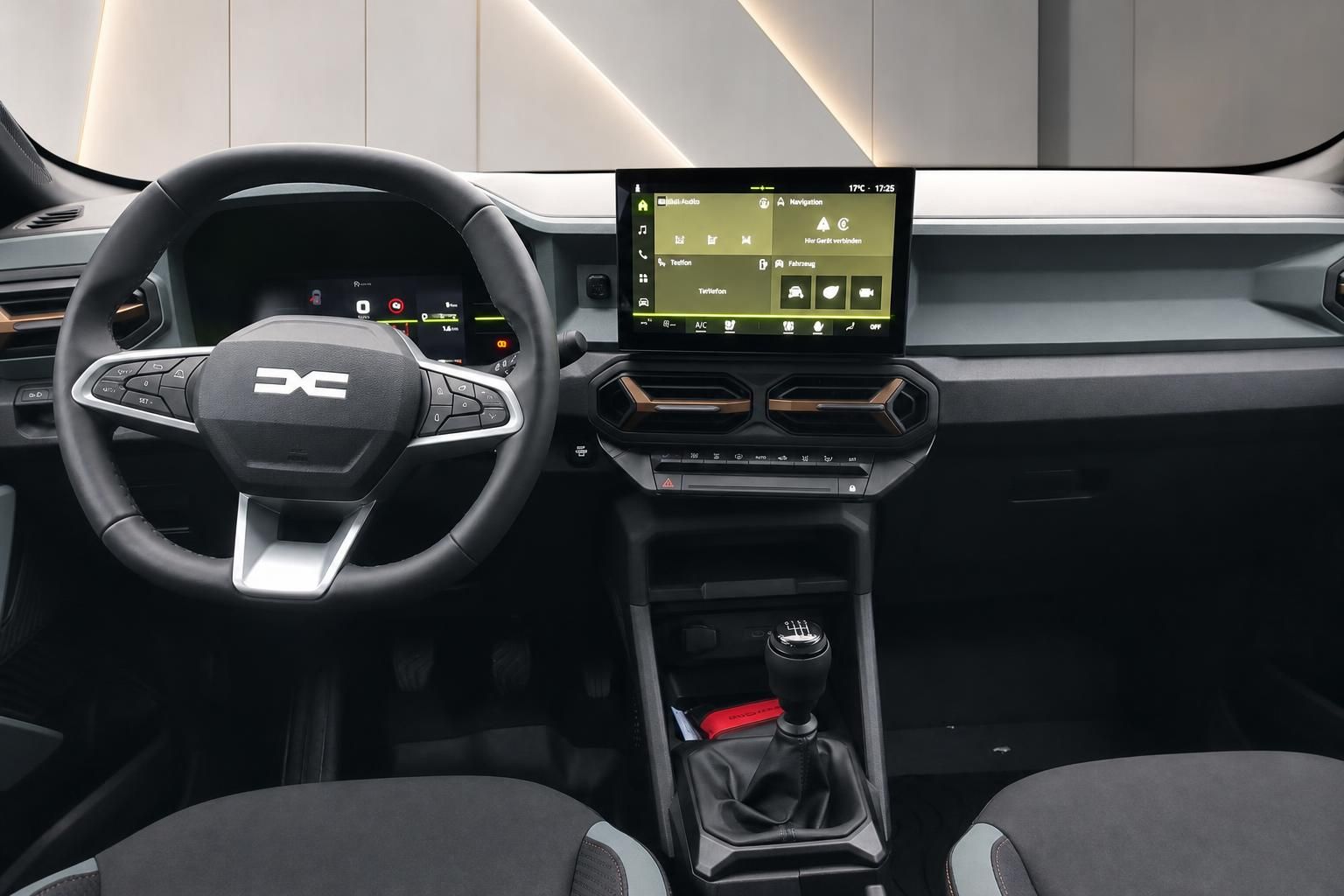 Dacia Duster Cockpit mit Lenkrad, Touchscreen und Schaltknauf im Detail