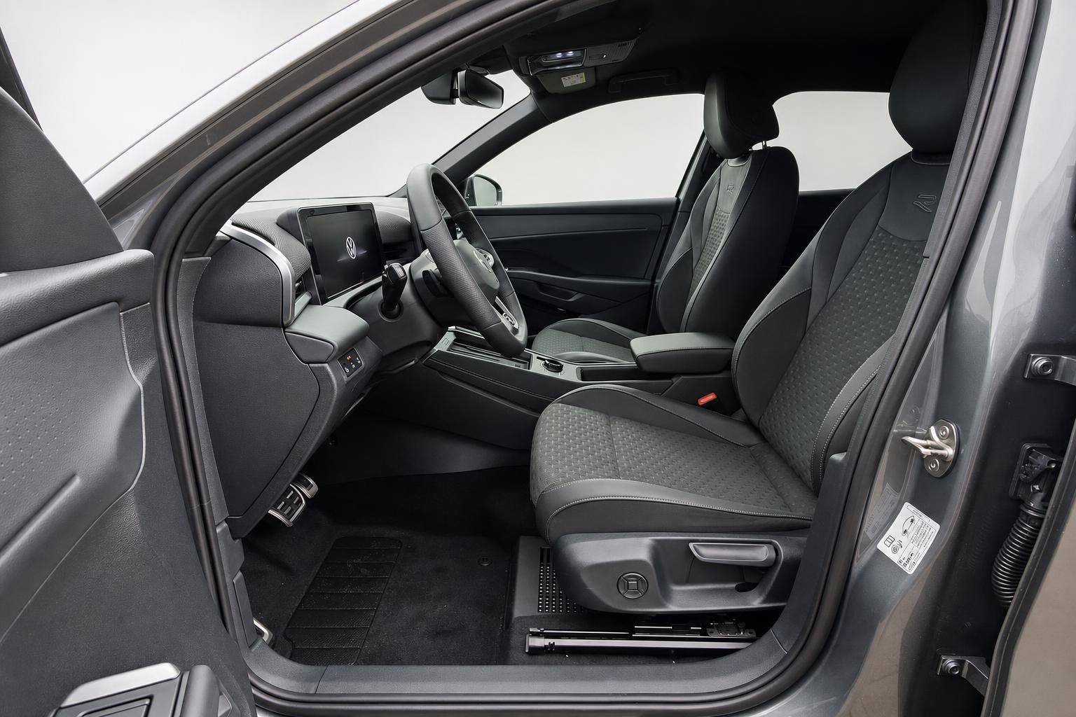 VW Innenraum Vordersitze und Cockpit mit Touchscreen Ansicht