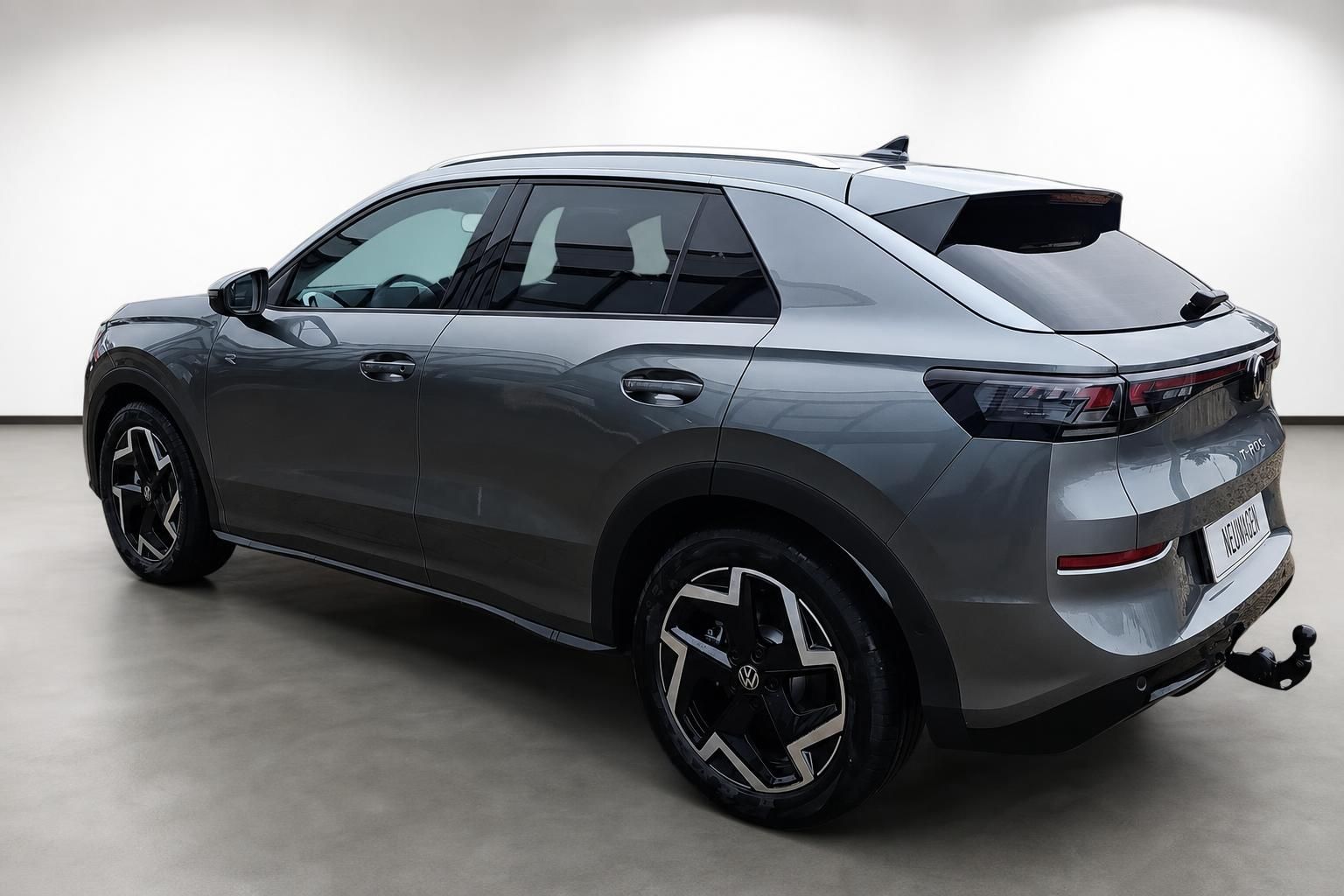 VW T-Roc grau Heckansicht seitlich Neuwagen Felgen