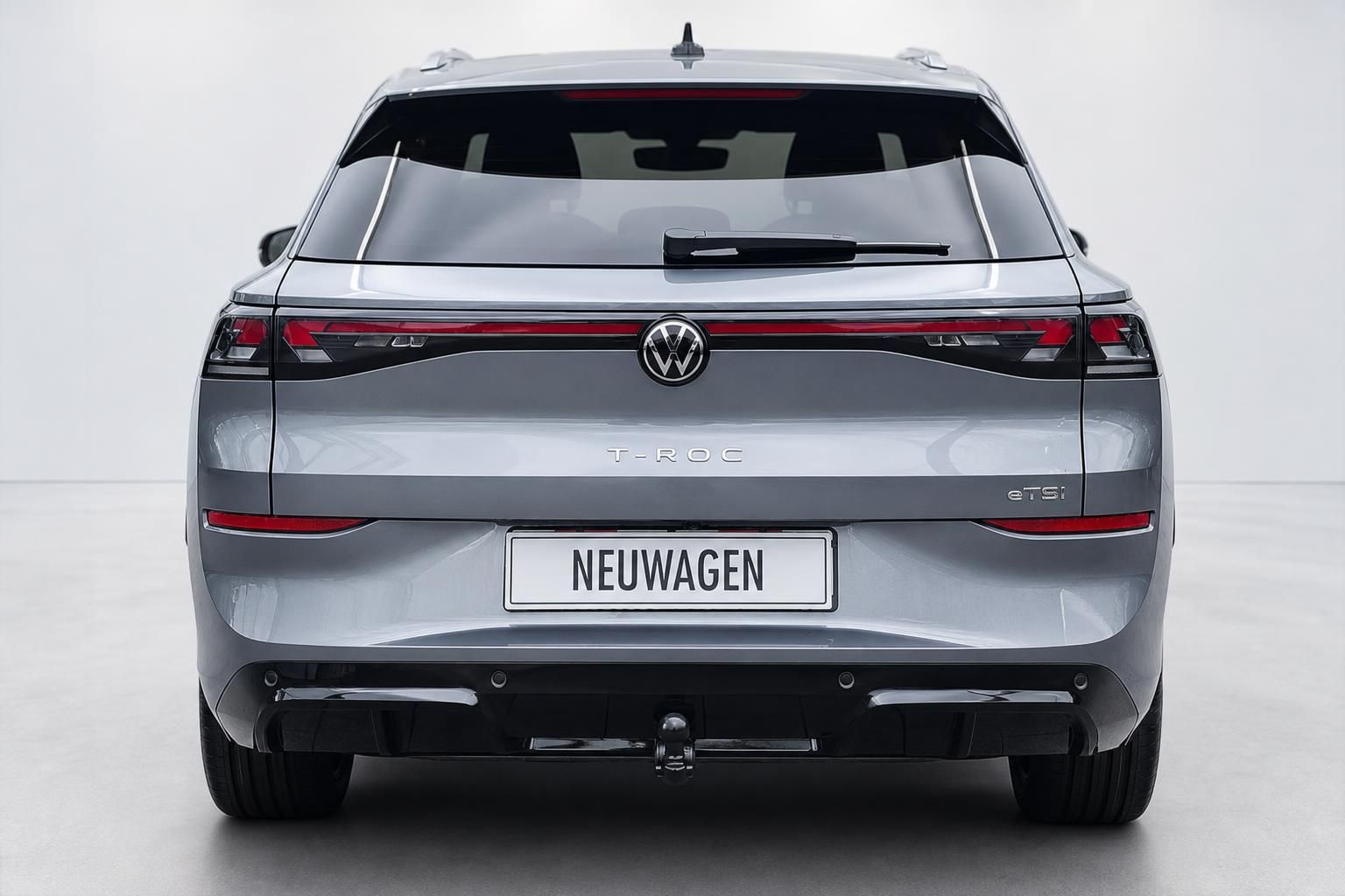 VW T-Roc eTSI grau Heckansicht Studio Neuwagen