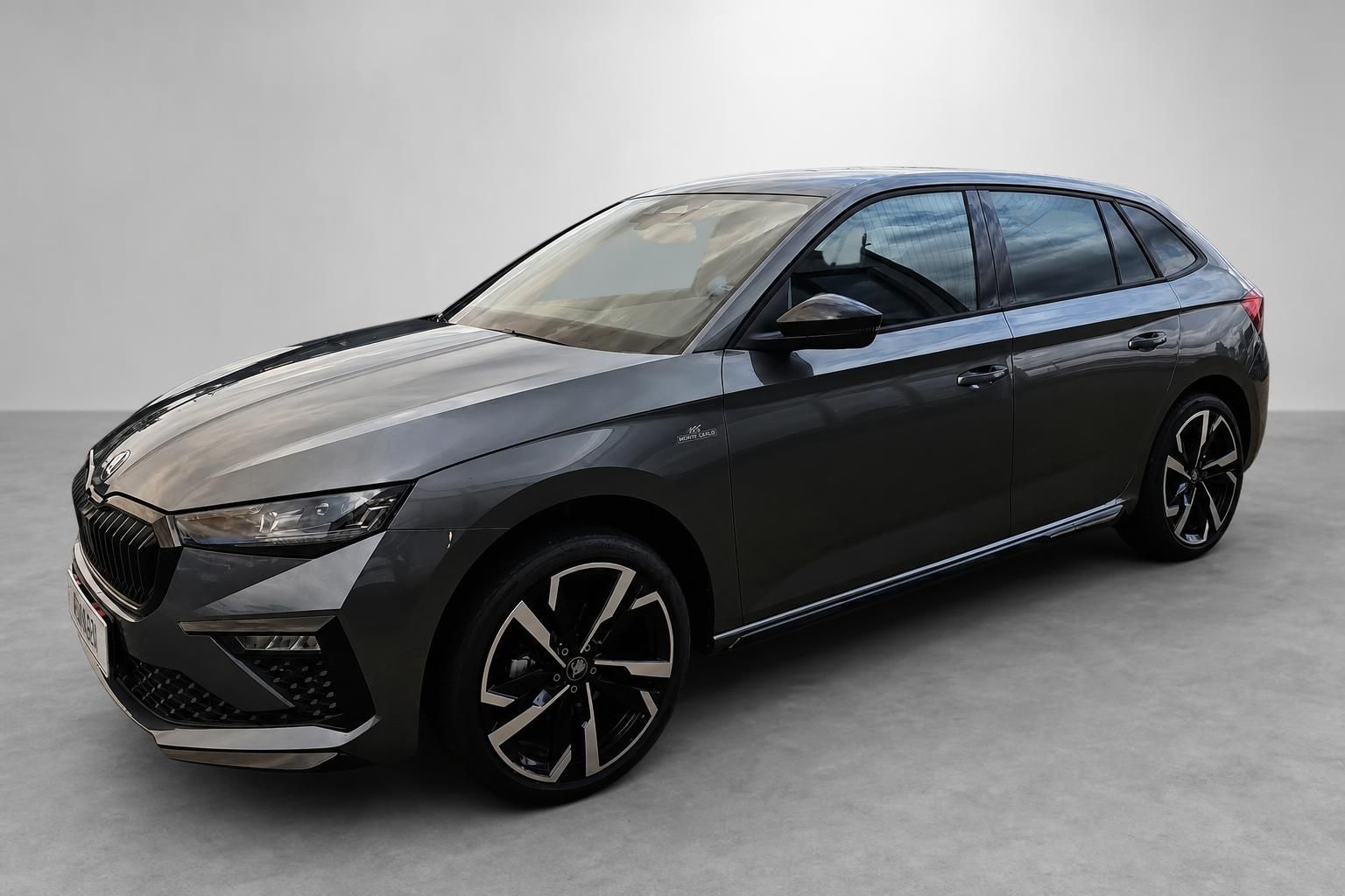 Skoda Scala Monte Carlo grau Frontperspektive mit Chromzierleisten