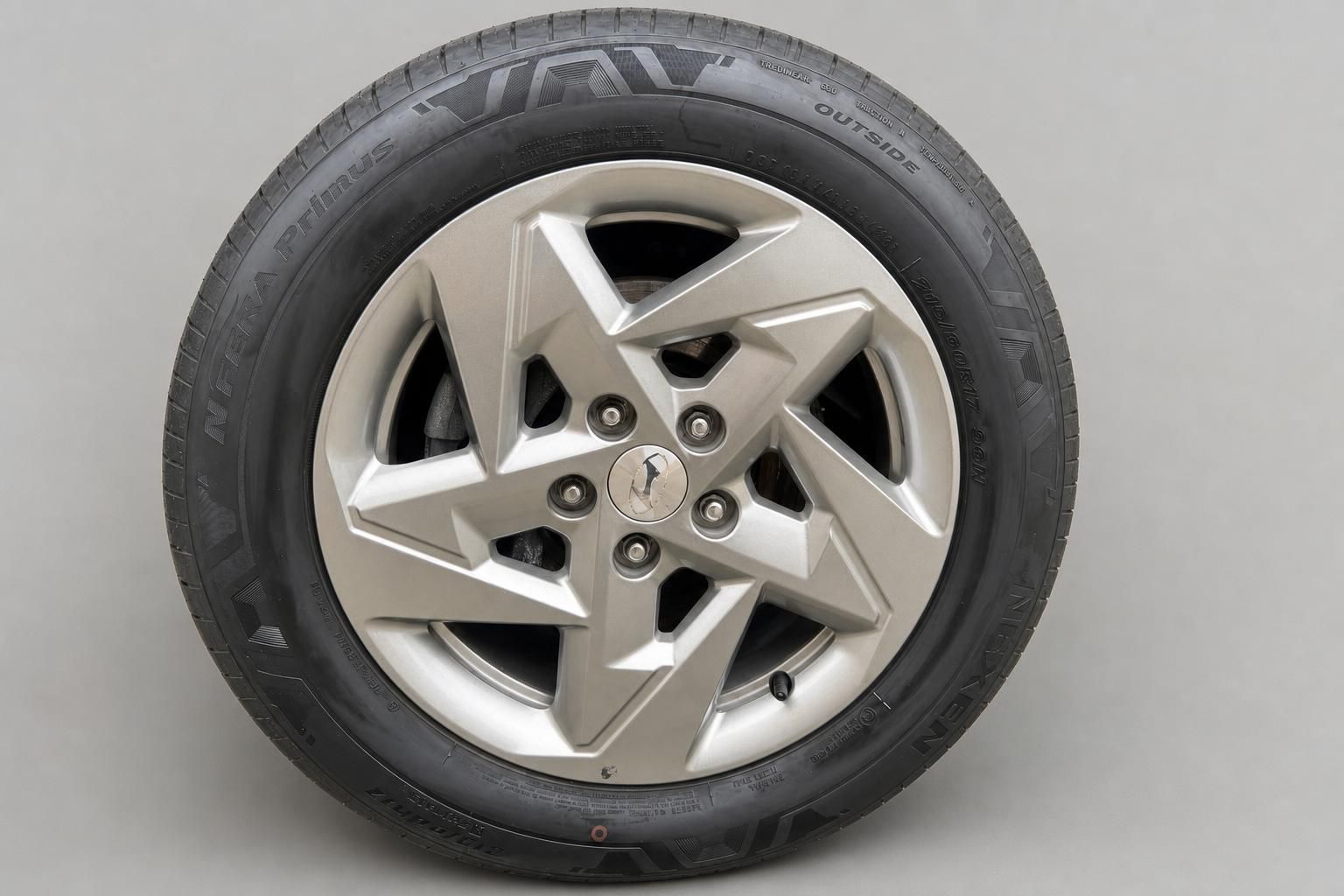 Hyundai Alufelge mit Reifen Detail-Aufnahme