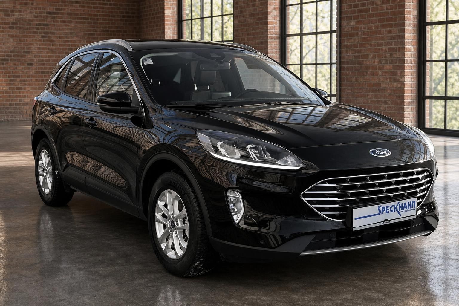 Ford Kuga schwarz in Frontansicht als Gebrauchtwagen bei Speckhahn