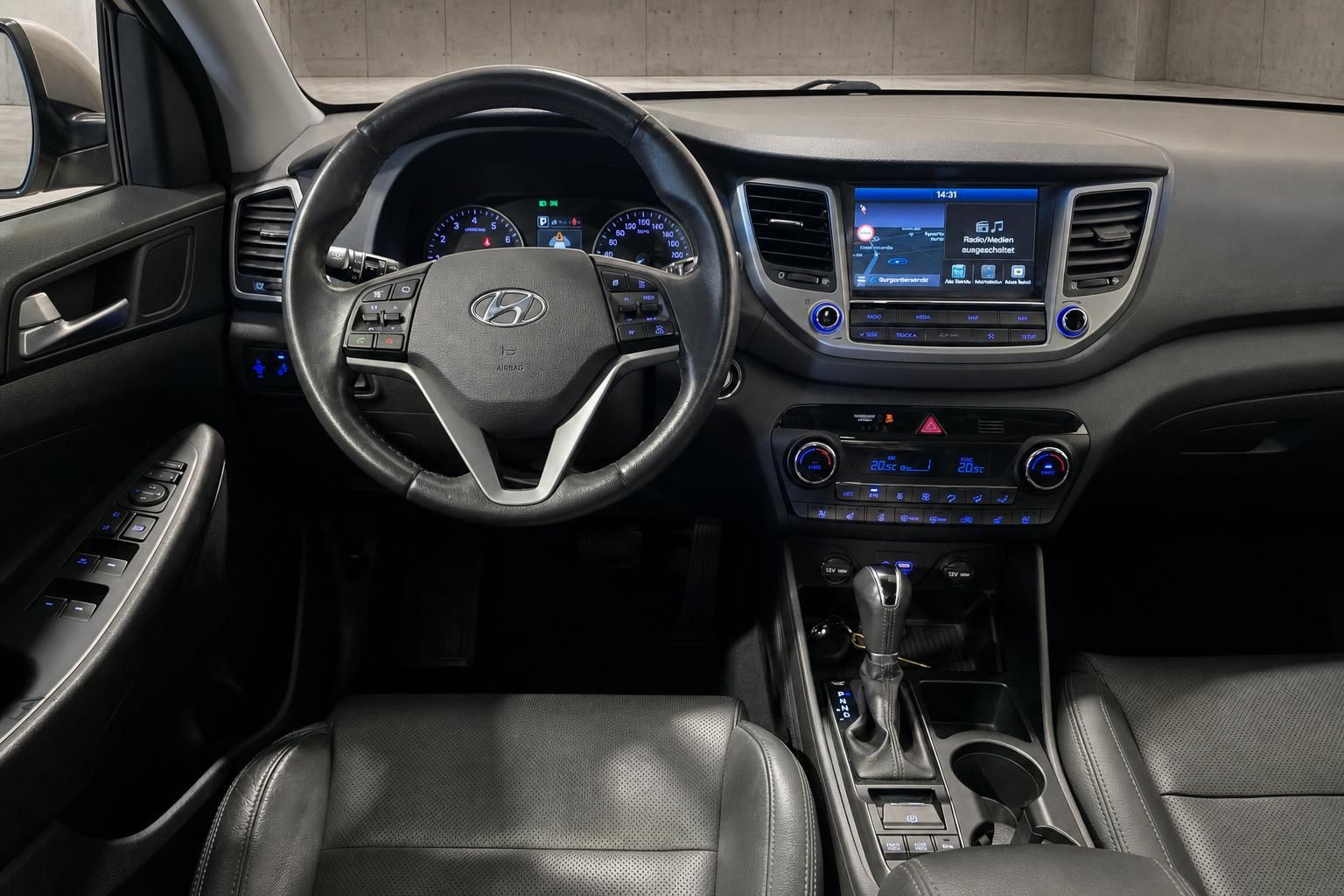 Hyundai Tucson Cockpit mit Lenkrad, Navigationssystem und Klimabedienung