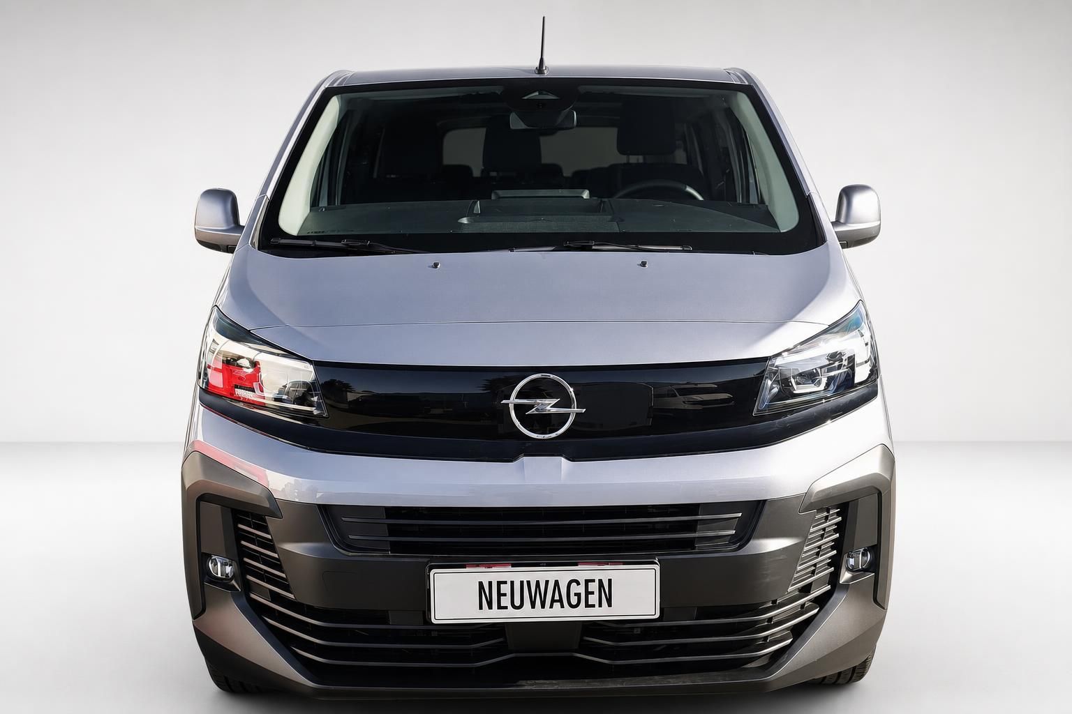 Opel Vivaro Frontansicht mit Kühlergrill und Scheinwerfern