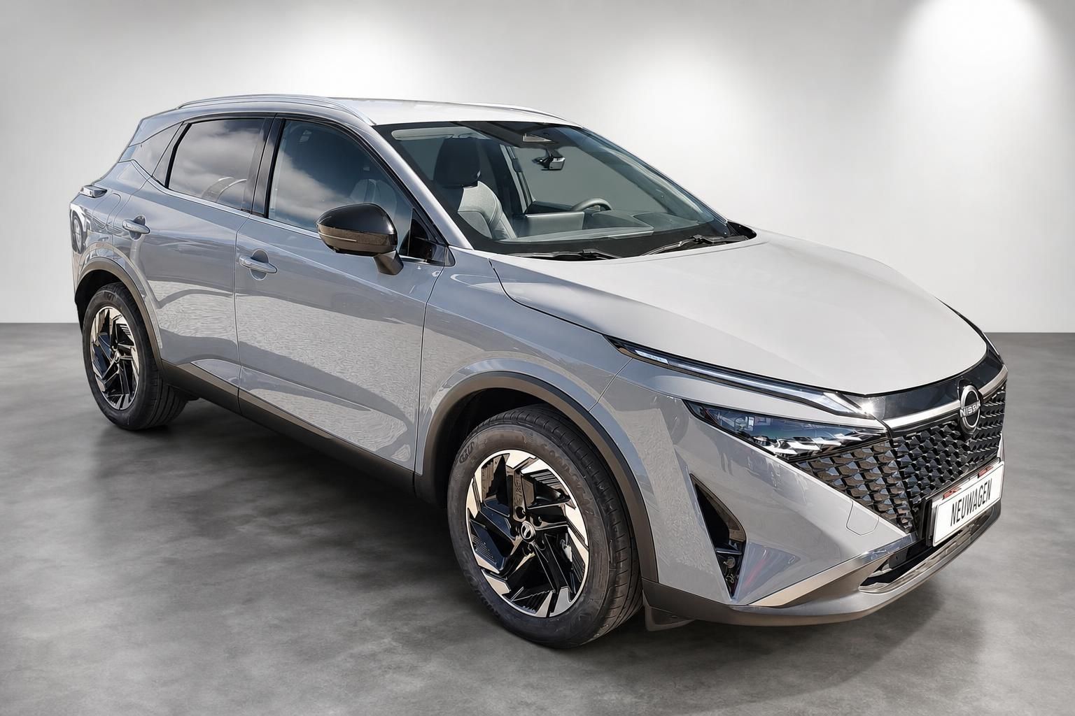 Nissan Qashqai silber Frontansicht schräg Neuwagen