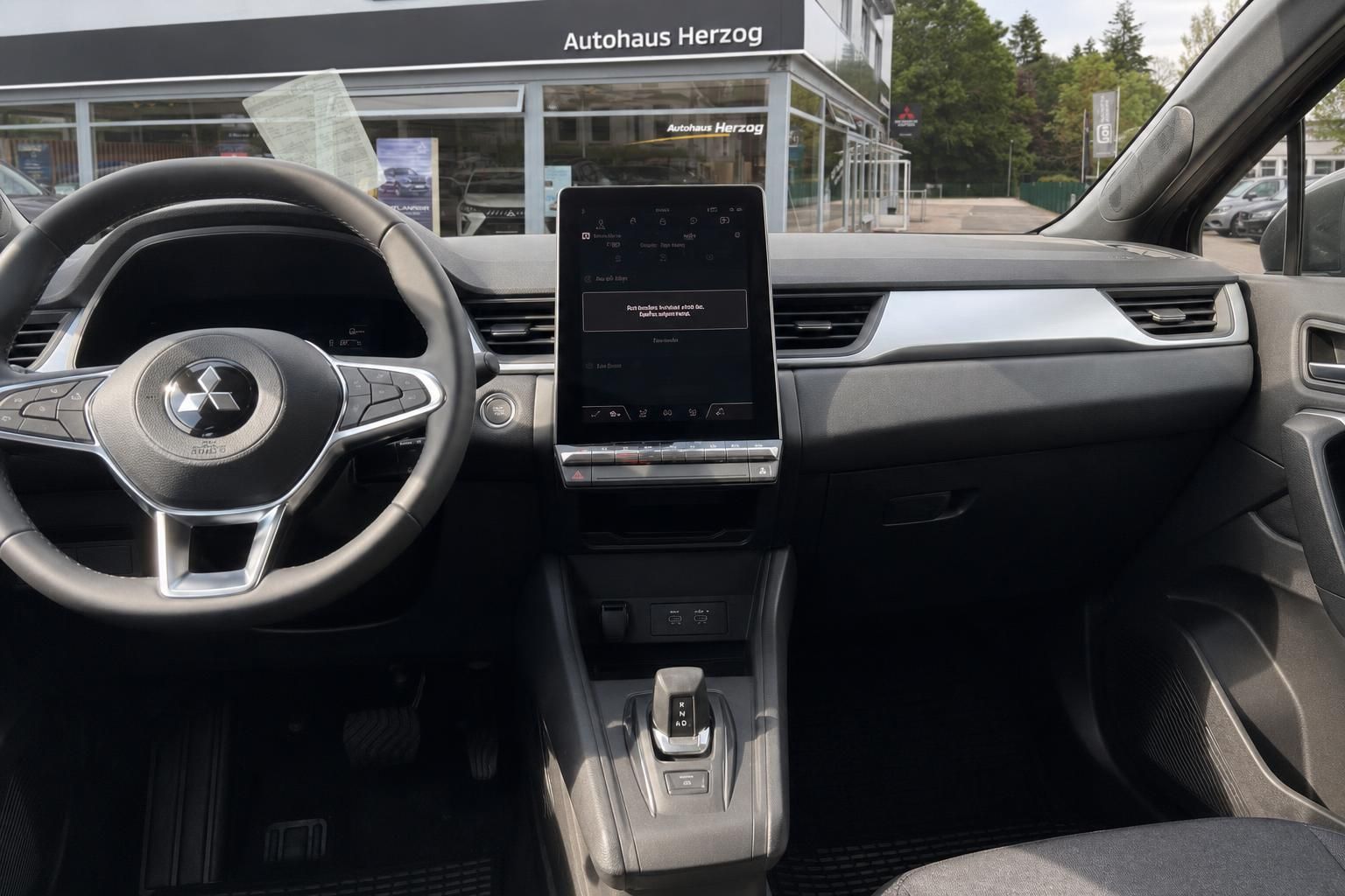 Mitsubishi ASX Cockpit Lenkrad und Touchscreen Display
