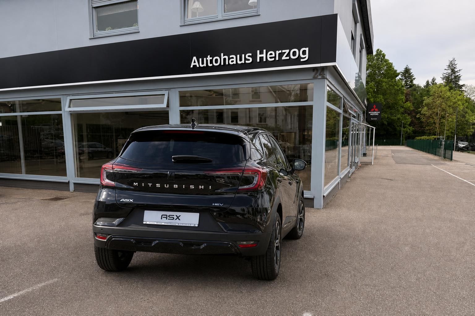 Mitsubishi ASX HEV schwarz Heckansicht frontal