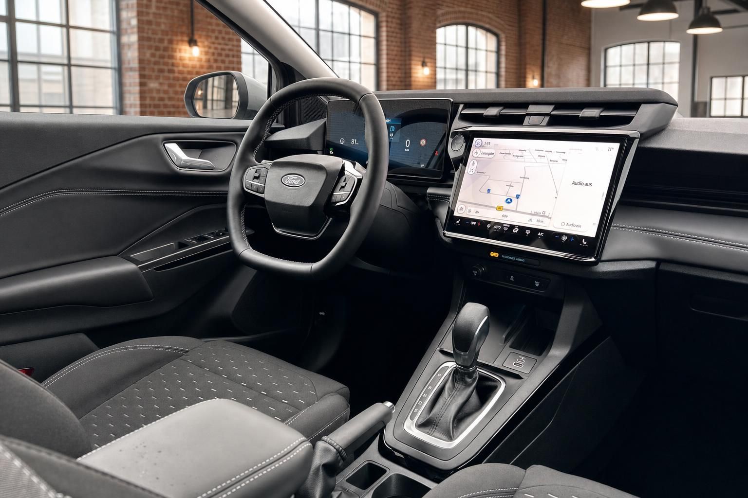Ford Innenraum Cockpit mit Lenkrad, Touchscreen-Navigation und Automatikgetriebe in grauem Interieur