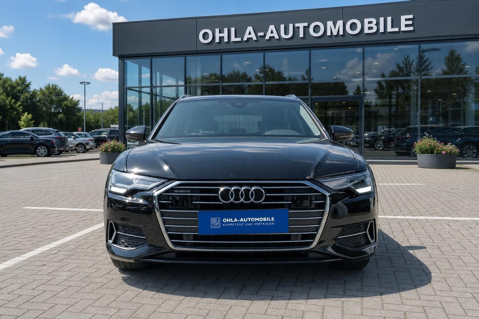 Audi A6 Avant schwarz Frontansicht vor Autohaus Ohla-Automobile