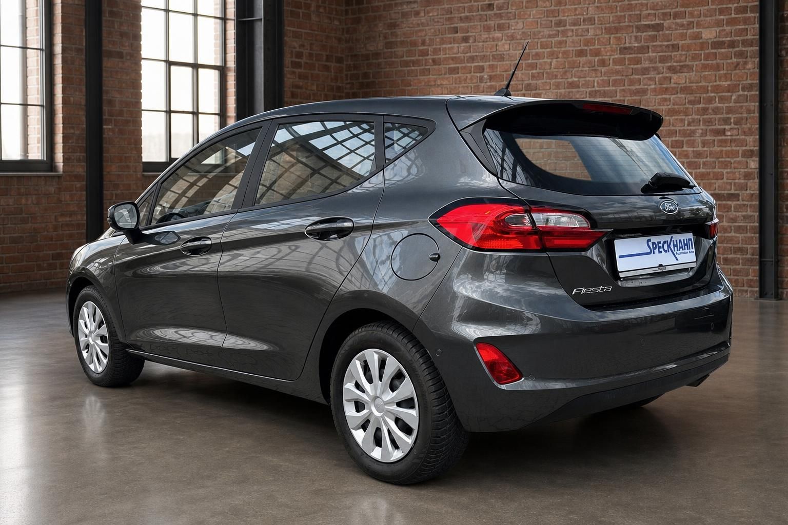 Ford Fiesta grau Schrägansicht hinten – Gebrauchtwagen bei Autohaus Speckhahn