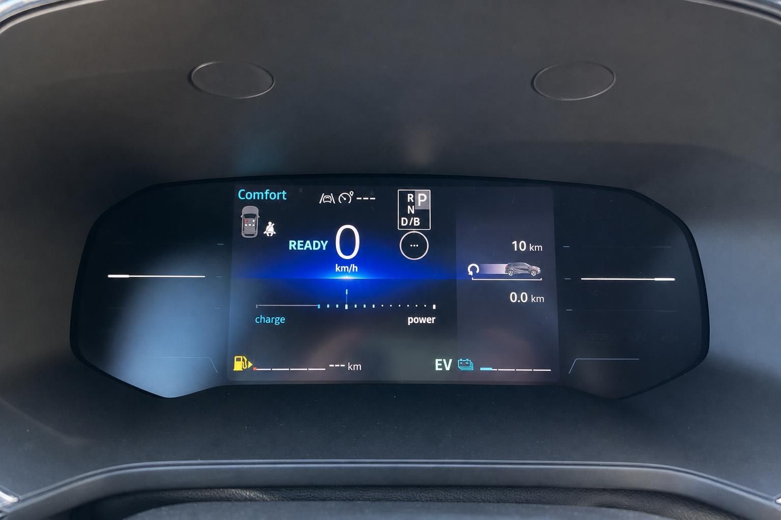 Digitales Armaturenbrett mit Elektrofahrzeug-Display - Komfort-Modus und Reichweitenanzeige
