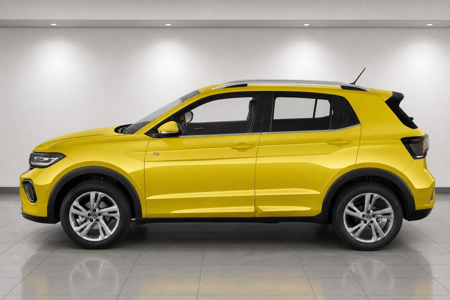 Gelber VW T-Cross SUV in der Seitenansicht - kompakter Crossover mit Alufelgen im Autohaus