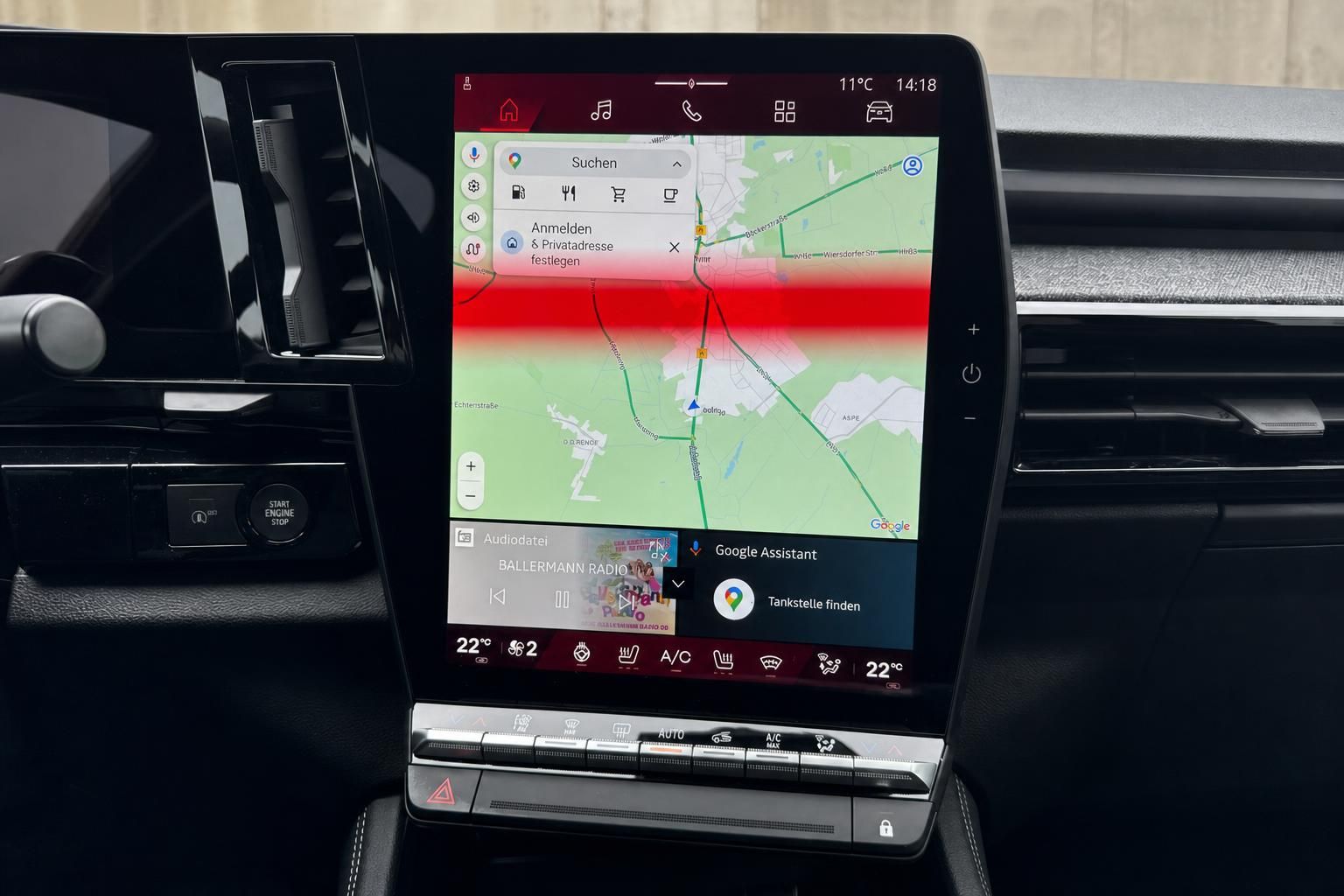 Renault Touchscreen-Display mit Navigation und Klimasteuerung - moderne Fahrzeugtechnik