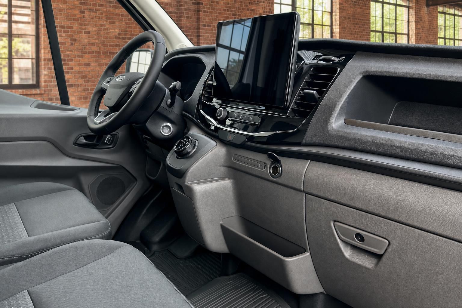 Ford Transit Cockpit mit Touchscreen und Armaturenbrett Detail