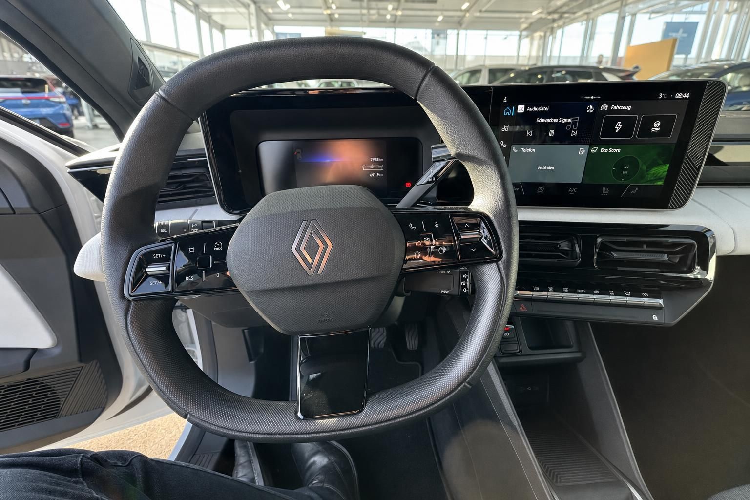Renault Armaturenbrett mit digitalem Display und modernem Infotainment-System