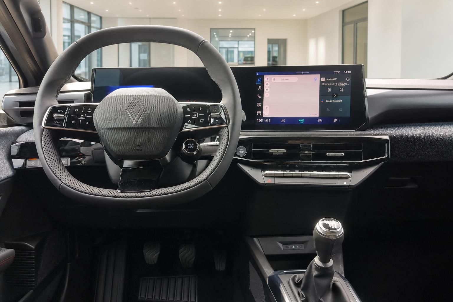 Renault Clio Cockpit mit Lenkrad und digitalem Infotainment-Display